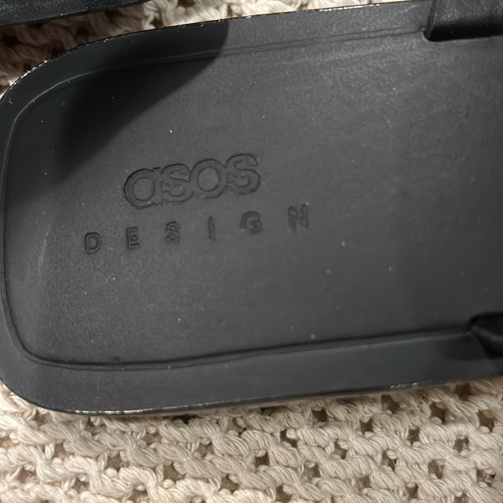 ASOS Flip Flops - Picture 2 of 4
